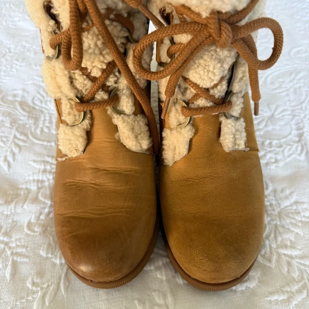 Sorel Joan of Artic Wedge II Tan Shearling Lace-Up Boots size 7.5